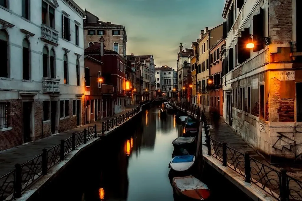 Venetian Mood Ground Floor Suite Mestre Italien